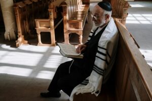 מדריך לבחירת כיסויים מעוצבים בעבודת יד לתשמישי קדושה